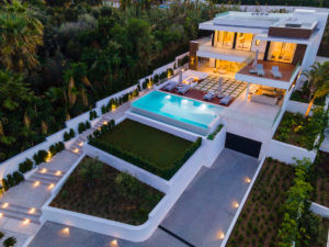 Extraordinary LA-style villa in the golf valley