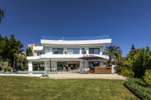 newly built contemporary villa in the golf valley