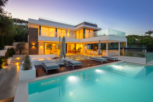 Extraordinary LA-style villa in the golf valley